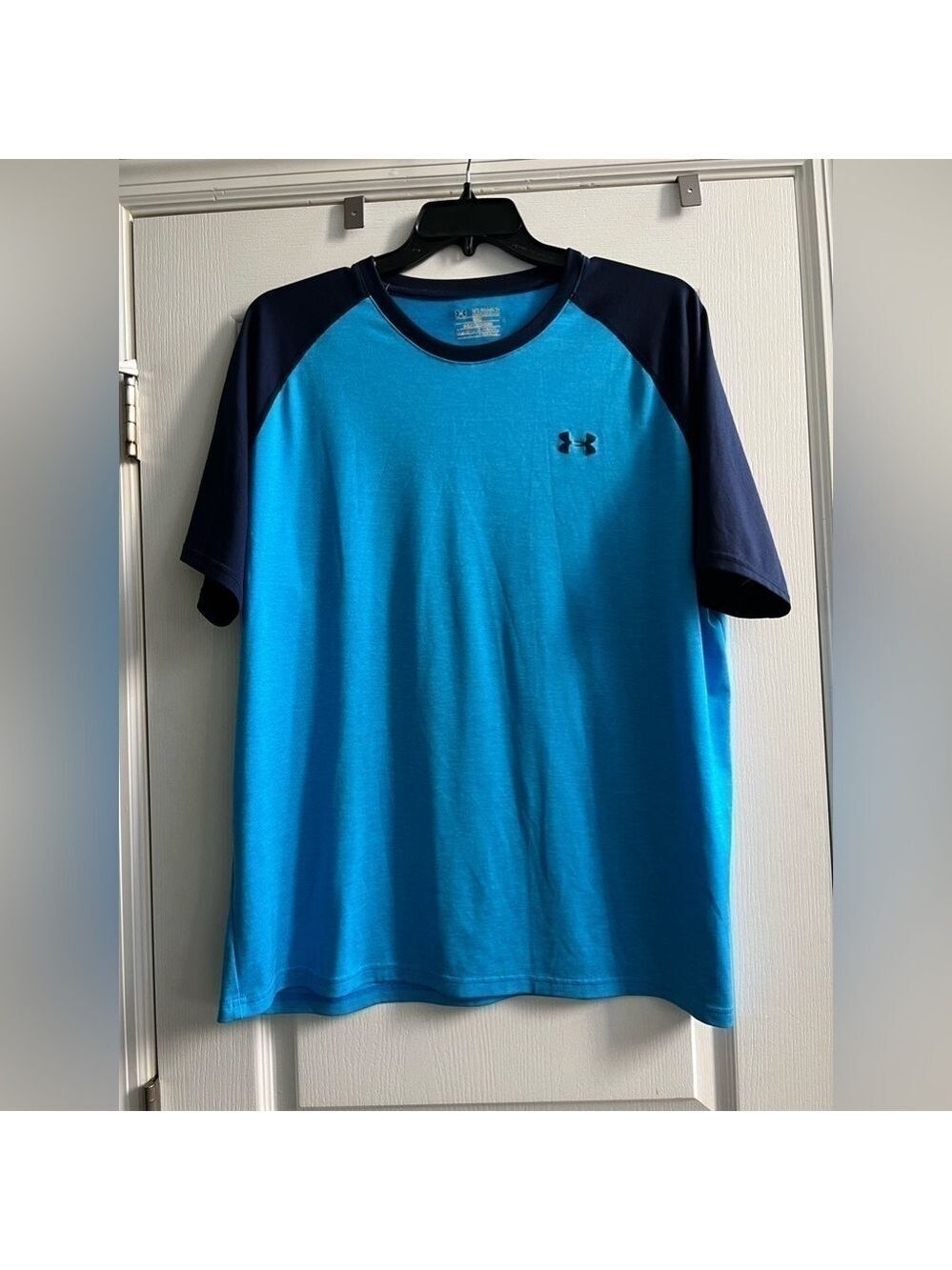 Men’s Under Armour loose fit, heat gear T-shirt. Blue. Size 2XL